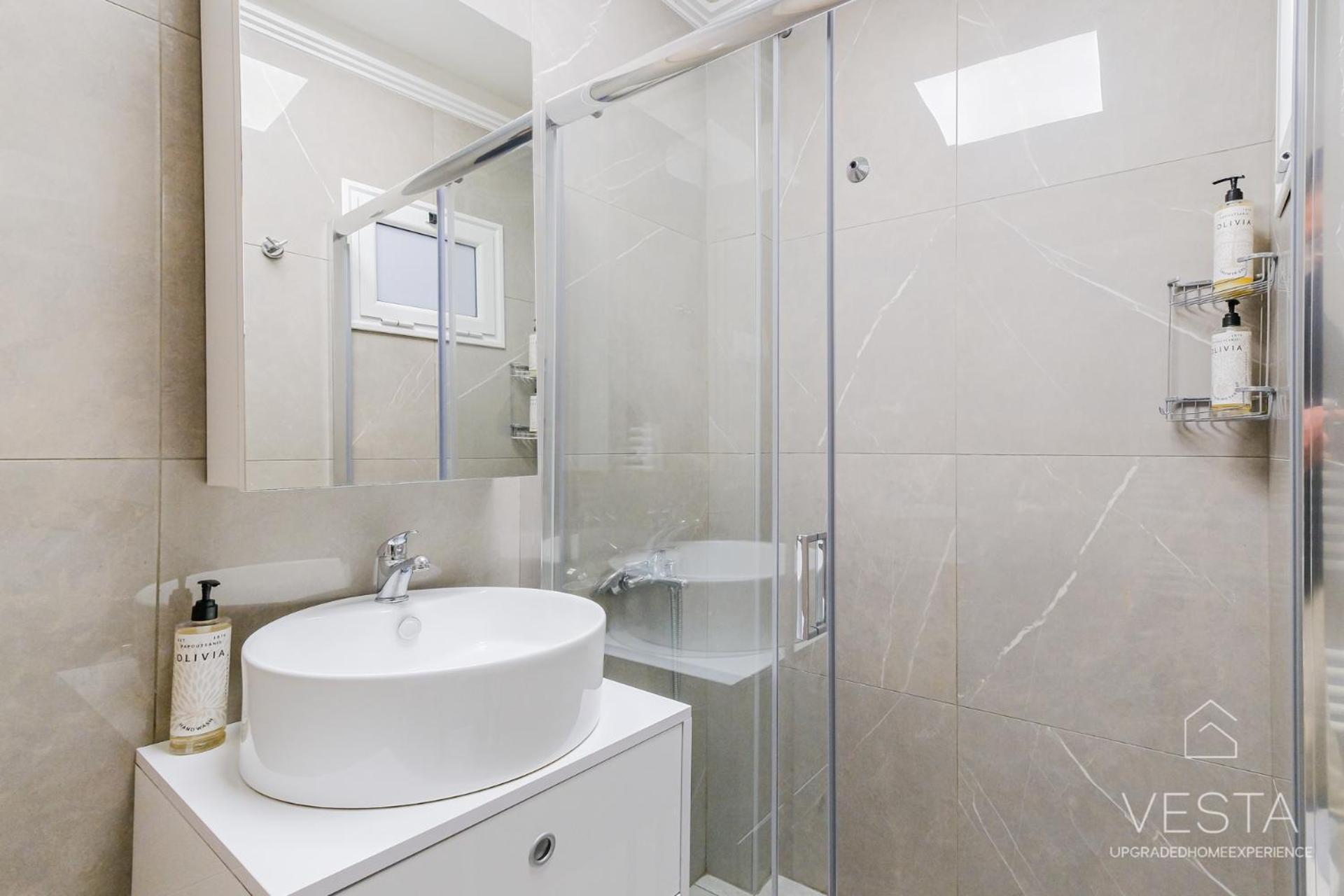 Daylily, 2 Bdrm Apartment, Vesta Philoxenia Солун Екстериор снимка